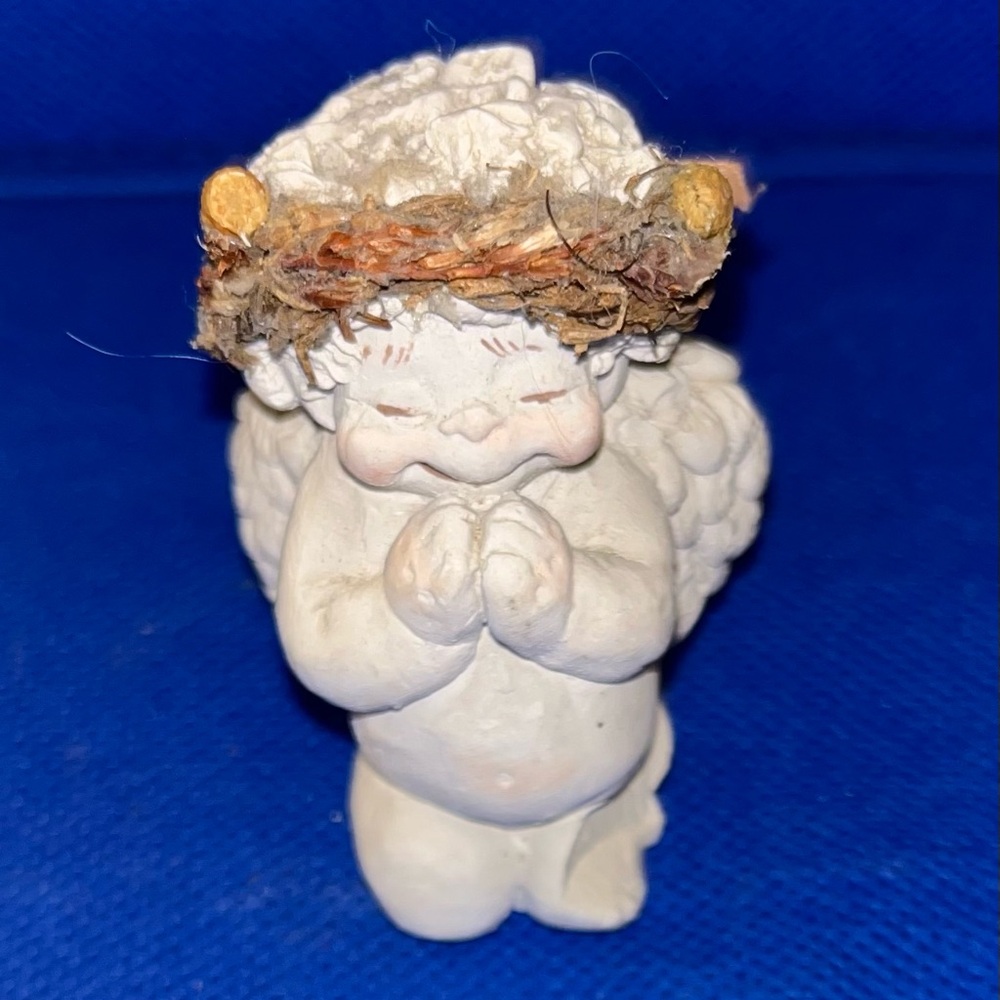 Dreamsicles Cherub: praying